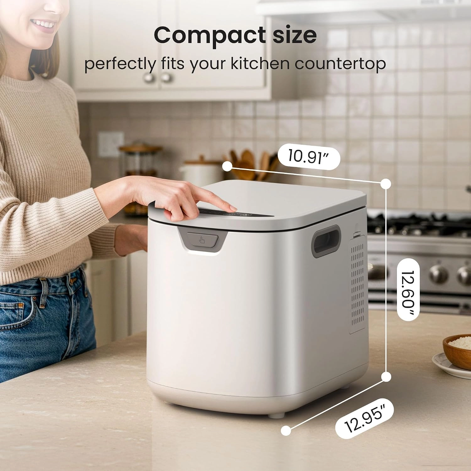 Garvee Smart Composter elektromos házi komposztáló öntisztító funkcióval egy modern konyhapulton.